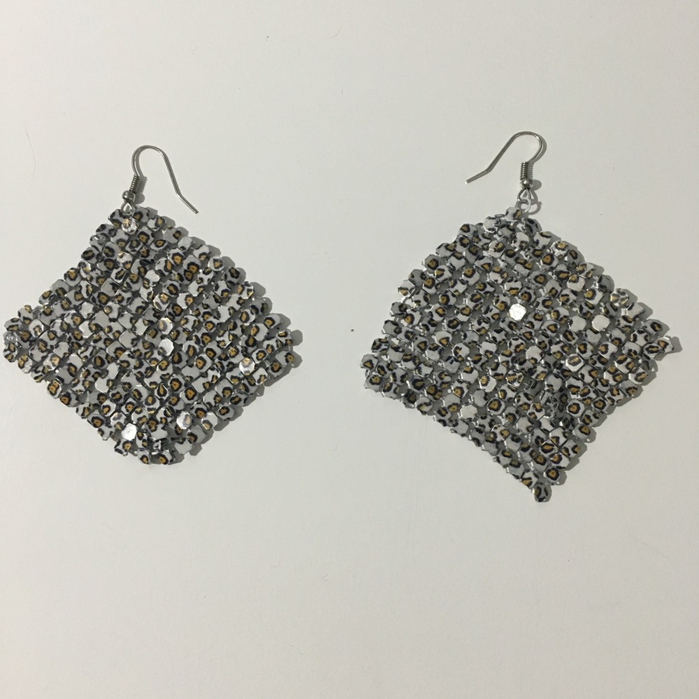5 pairs of earrings